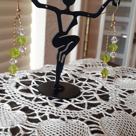 🆕️*WEARABLE ART* HANDMADE ONE OF KIND EARRINGS - Picture 4 of 4